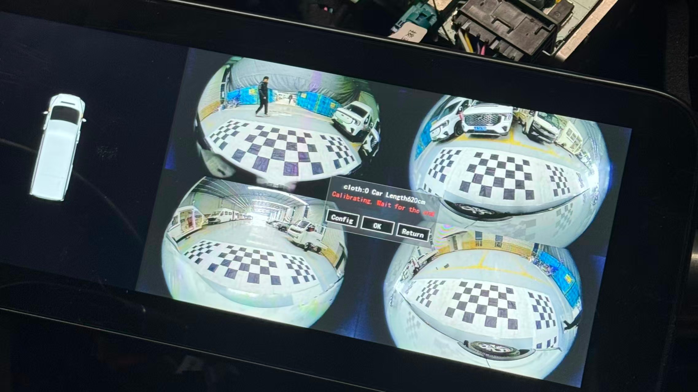 Система кругового обзора 360° получила одобрение производителя; компания Candid получила заказ на пилотный проект по производству автобусов в 2026 году.