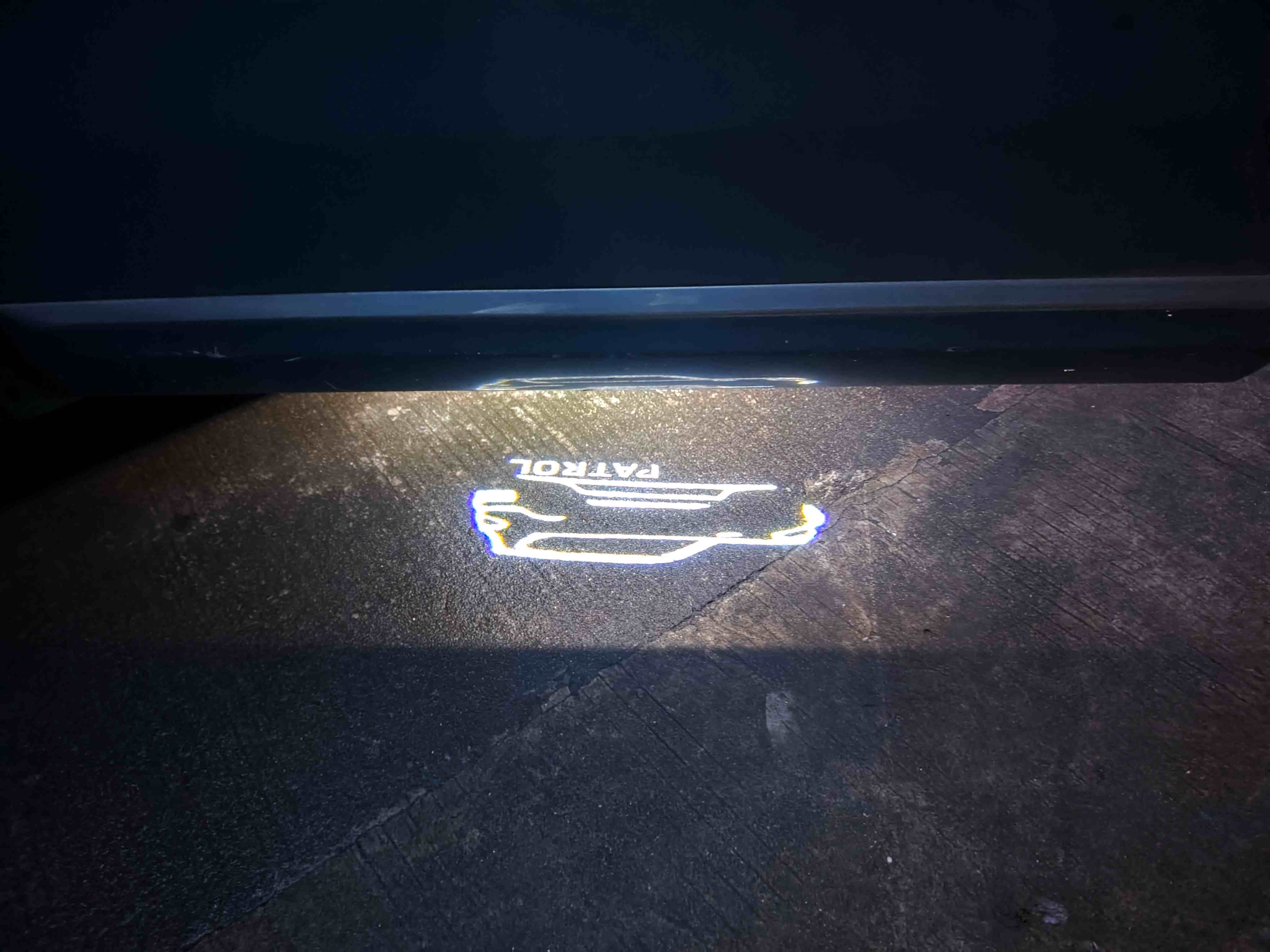 Универсальные и индивидуальные приветственные огни для автомобиля